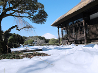 秩父宮記念公園にはまだ雪が