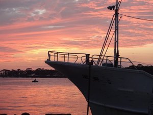 夕暮れの戸田港