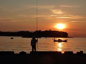 夕暮れの戸田港