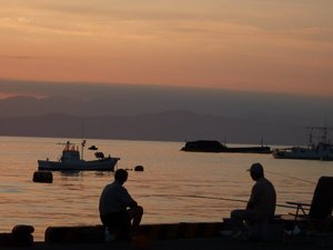 夕暮れの戸田港