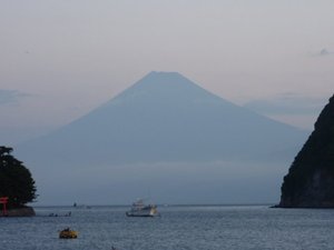 今日の富士山（早朝の戸田港）