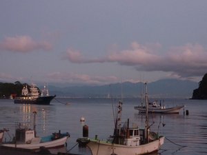 夜明けの戸田港