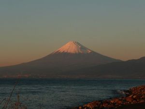 夕映えの富士山（御浜岬）
