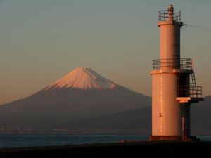 夕映えの富士山（御浜岬）