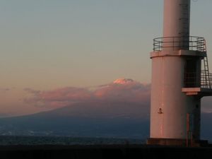 夕映えの富士山（御浜岬より）