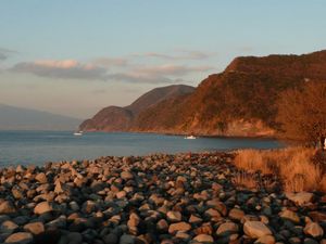 夕方の御浜岬（富士山、イカ釣り船、海鼠獲り）