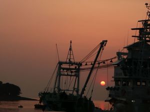 夕暮れの戸田港（4月19日の風景）