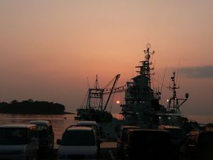 夕暮れの戸田港（4月19日の風景）