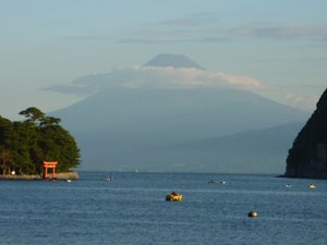 早朝の富士山（戸田港）
