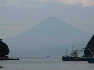 早朝の富士山（戸田港）