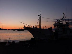 夕暮れの戸田港