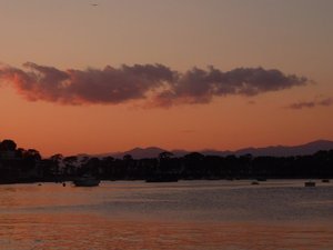 夕暮れの戸田港