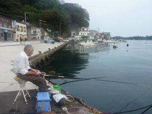 朝の釣り人（戸田港）