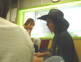 ラジオ生出演します。