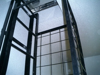 屋上点検口にサル梯子を作成した