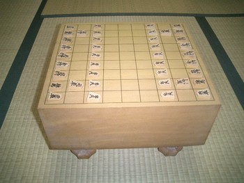 のんびりと将棋を指す