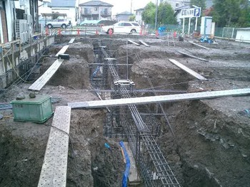 G邸では配筋からベースコンまで来た
