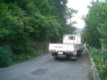 トラックで走り回った