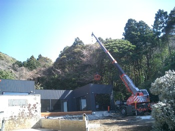 舟山コートハウス外構にはいる