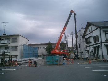 G邸の杭打ち工事始まる