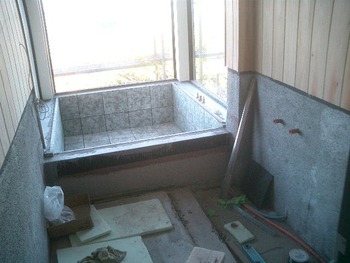 KM邸タイル貼り