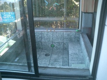 KM邸タイル貼り