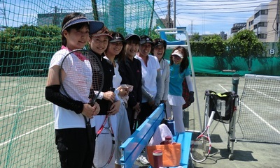 横浜ﾃﾆｽﾐﾆﾅｰﾙのｸﾞﾙｰﾌﾟﾚｯｽﾝ