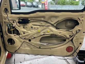 このドア。何の車かわかりますか？