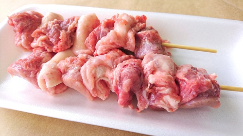豚ノドモト串 豚一頭から少量しか取れない超貴重な部位なんです 御殿場の肉屋 精肉店 が弁当屋をはじめました 肉のやまよしブログ