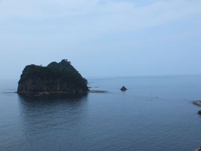 三四郎島の道で　シュノしてるんけー