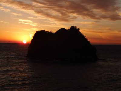 三四郎島と遊ぶ夕陽