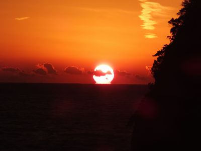 三四郎島と遊ぶ夕陽