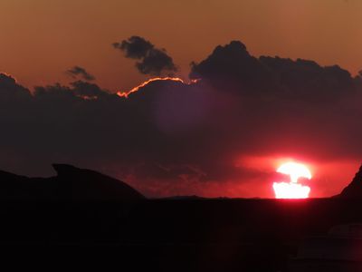 下窓から覗いたらー　まん〇夕陽