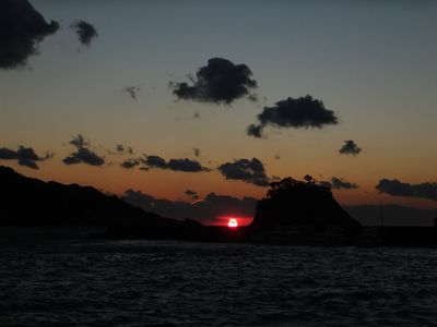 下窓から覗いたらー　まん〇夕陽