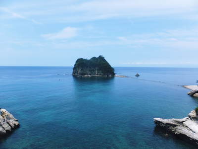 青い空　青い海に囲まれた　三四郎島！