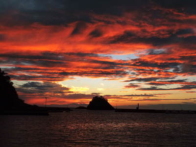 夕陽が海に帰った後！