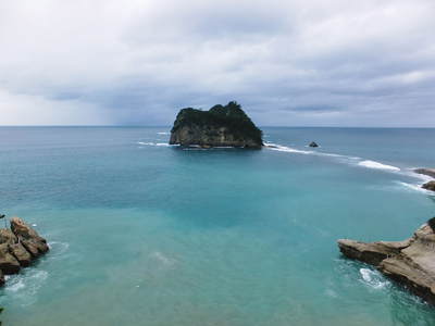 まだまだ静かに見えますがね―？三四郎島