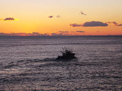 塩徳丸　夕陽に出漁です―