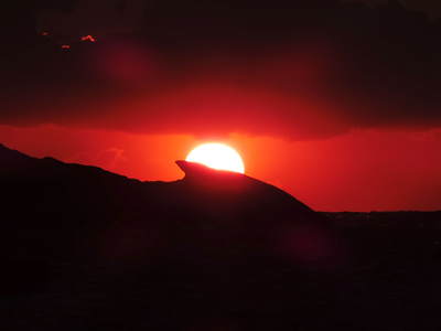亀甲岩に―夕陽が―