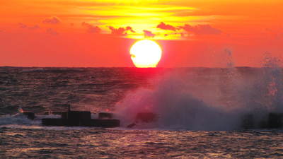 夕陽　海に帰ります―