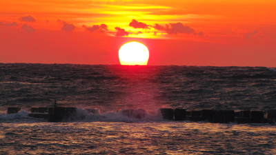 夕陽　海に帰ります―