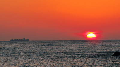 船が気になって夕陽！