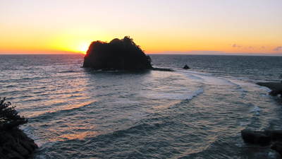 三四郎島の波と夕陽！
