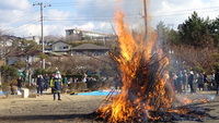 三島市：芙蓉台坂下公園で、どんどん焼きを開催しました。
