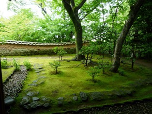 小田原の邸園を歩く。