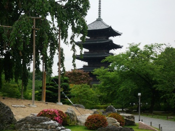 京都東寺のガラクタ市と紅板締
