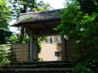 小田原の邸園を歩く。