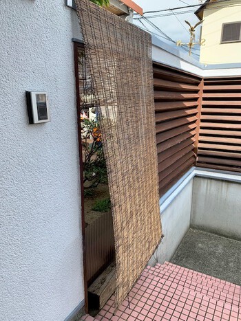 葦簀からの風。