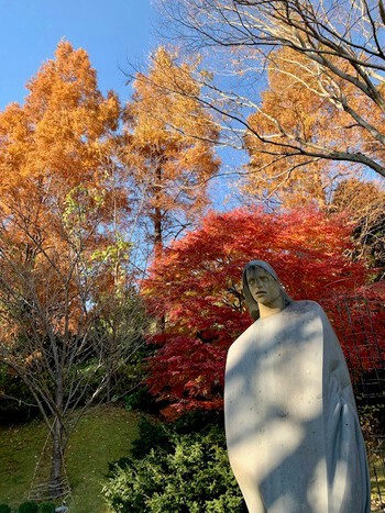 ヴァンジ彫刻庭園美術館にて。