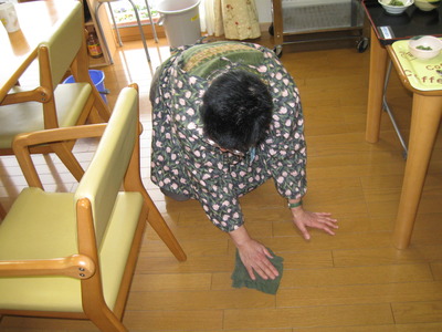 今日は椅子、車椅子のお掃除の日